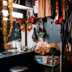 Zdjęcie do artykułu: Jak przygotować się do wizyty w teatrze – od etykiety po wybór spektaklu